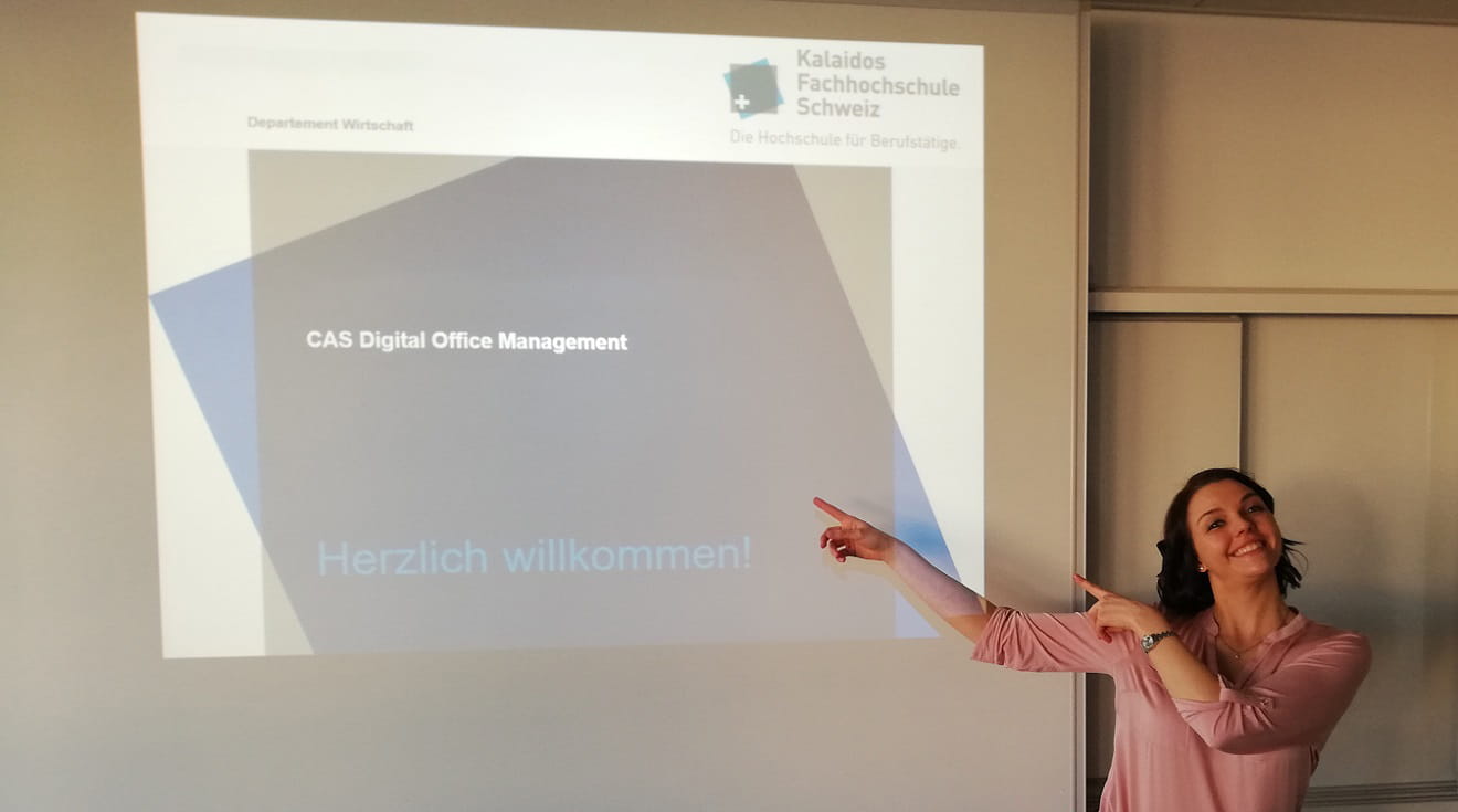 Kim Gunkel am Informationsanlass CAS FH in Digital Office Management