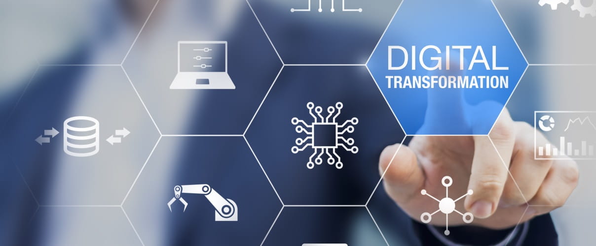 Slider Mann zeigt auf Digital Hologramm