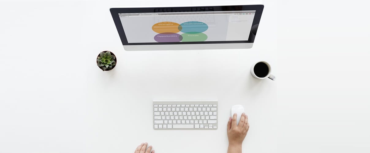 SWOT-Analyse, Monitor, Tastatur etc.