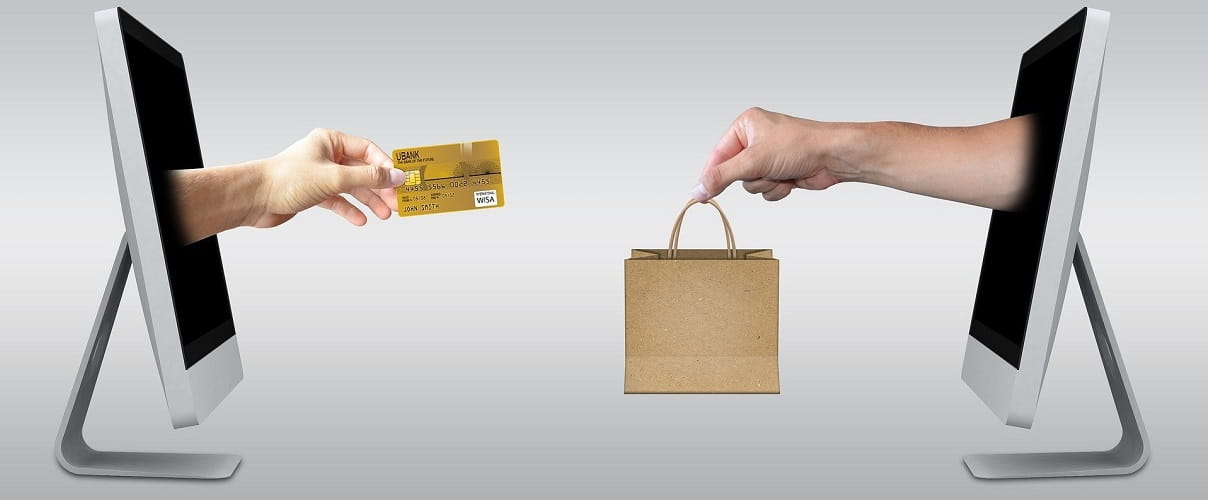 Kreditkarte gegen Tüte