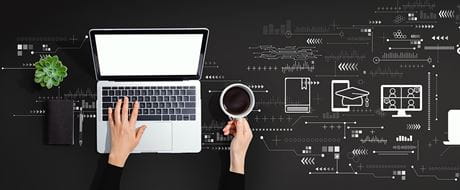 Laptop, Hände und Kaffeetasse Laptop, Hände und Kaffeetasse