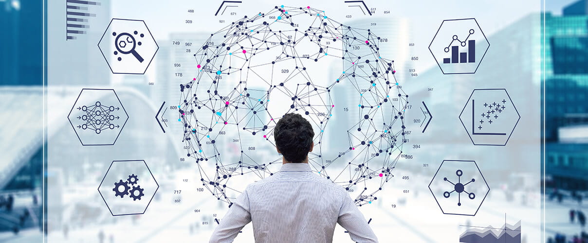 Mann vor digitaler Netzstruktur Mann vor digitaler Netzstruktur