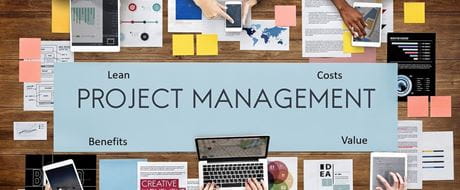 Project Management Schrift auf Tisch