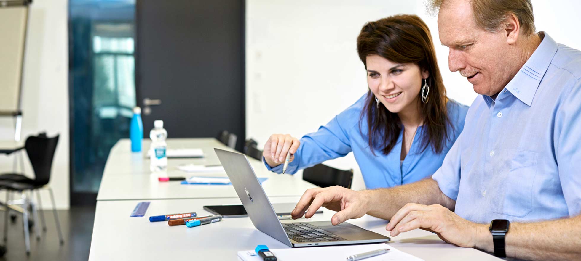 Teamwork am Laptop