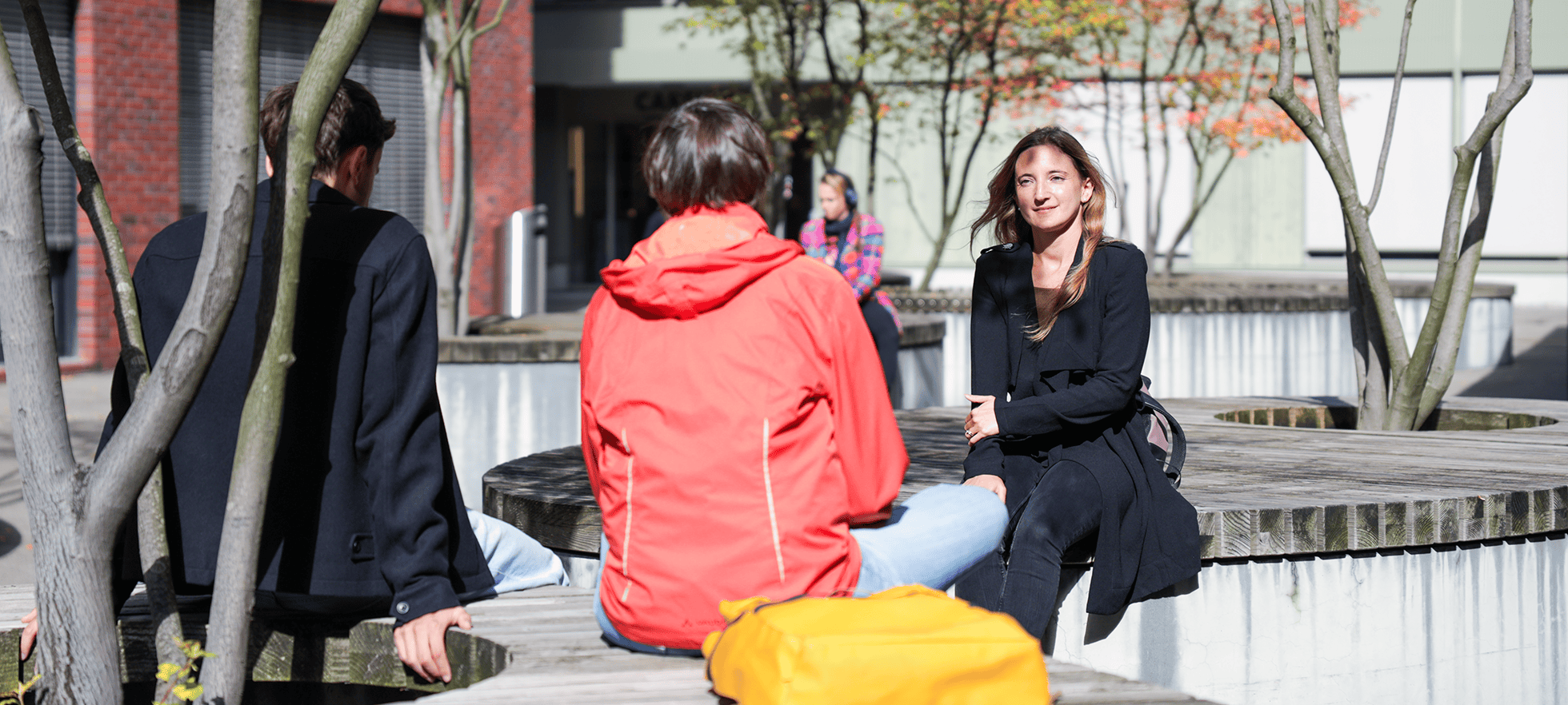 Sitzplatz vor Careum 3