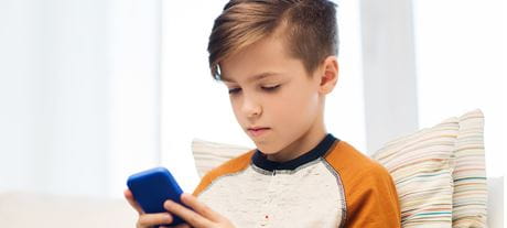 Junge Telefon
