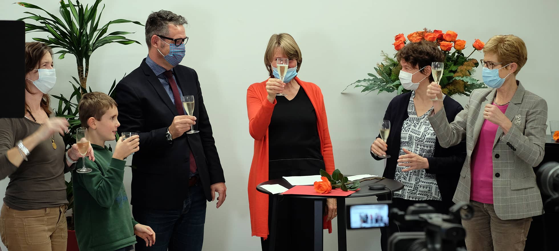 Anstossen Diplomfeier Careum Hochschule