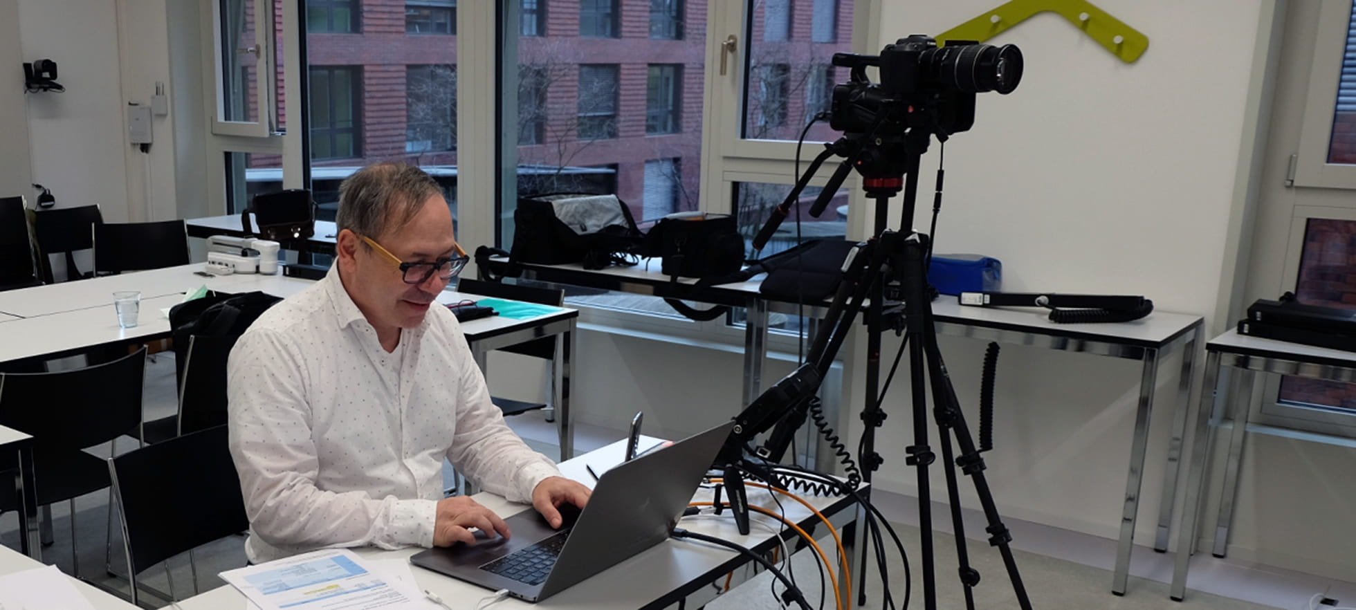 Diplomübertragung Videokonferenz, Reto Schürch am Mischpult