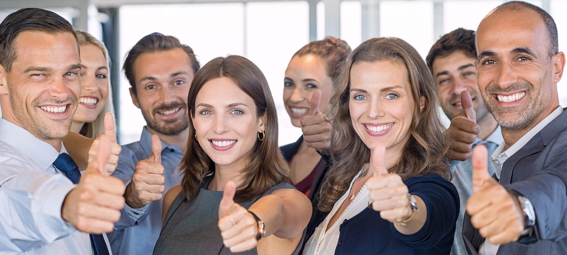 Business Berater mit dem Daumen hoch