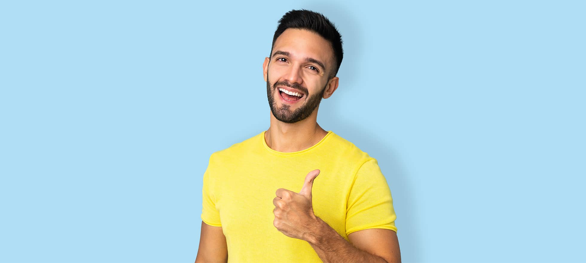 Symbolbild junger Mann mit Ballons