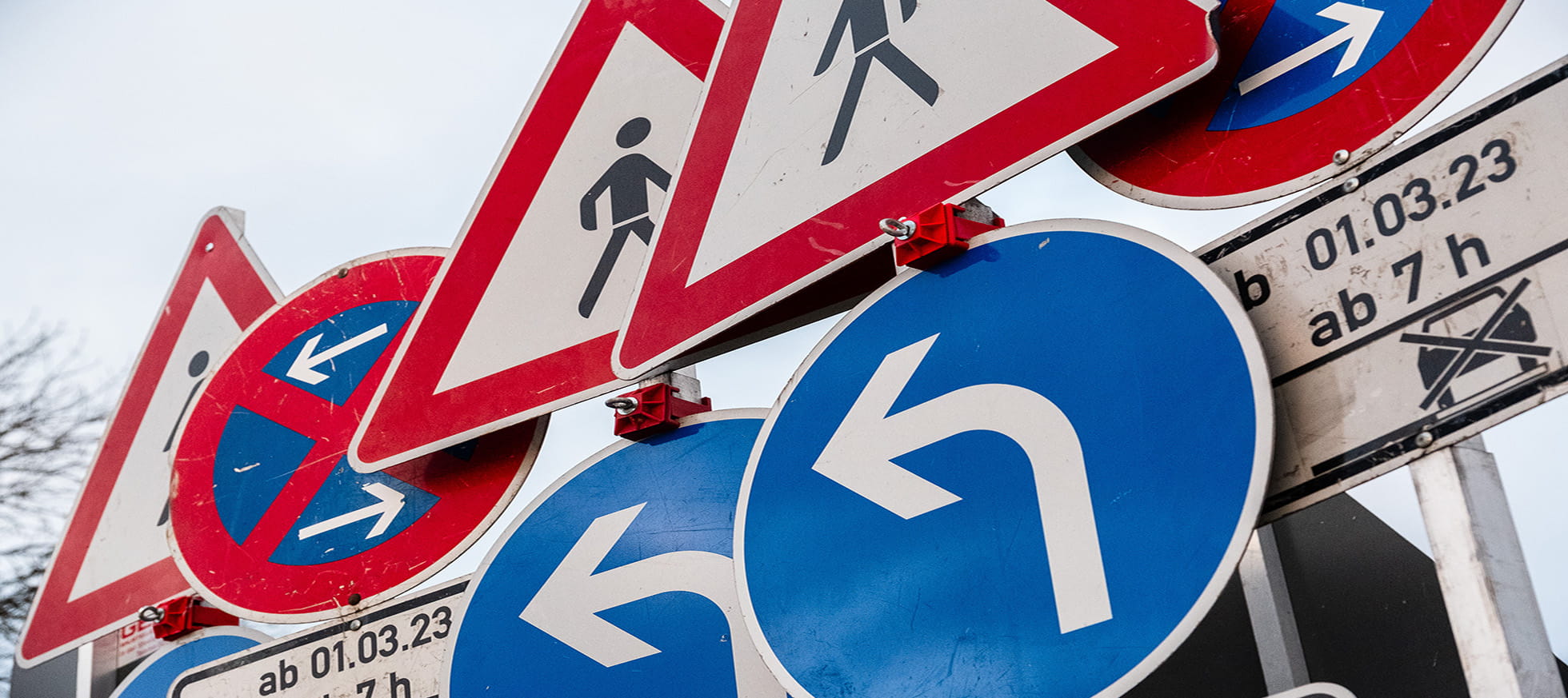Verschiedene Verkehrschilder