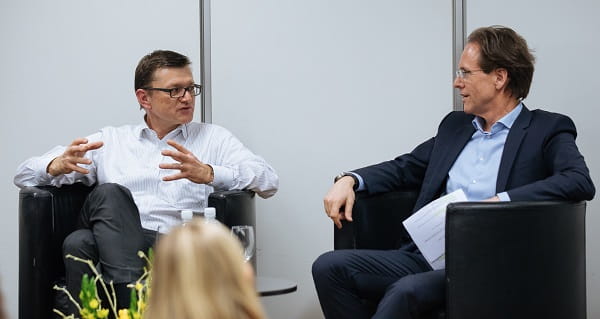 Hansruedi Köng, CEO PostFinance und Dr. Jakob Limacher, Rektor Kalaidos FH