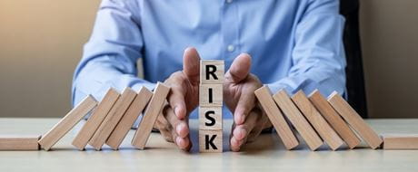 Risk auf Dominosteine Risikomanagement – sinnvolle Aufgabe oder lästige Pflicht?