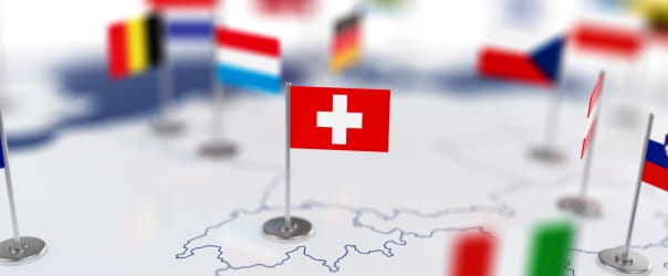 Schweizer Flagge mit Landkarte