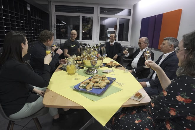Apéro anstossen